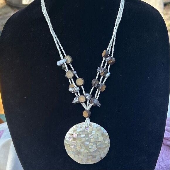 Mother Of Pearl Shell Beaded Necklace Mosaic Round Pendant Boho Triple Strand - Picture 4 of 9